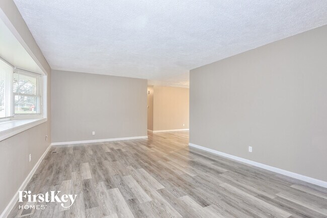 Foto del edificio - 4850 Evelynaire Pl