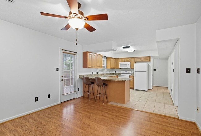 Building Photo - 40 Westview Dr