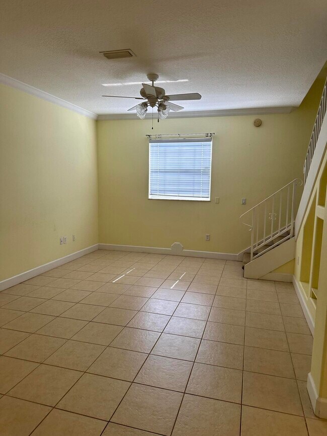 Foto del edificio - 8121 Rosalind Ave