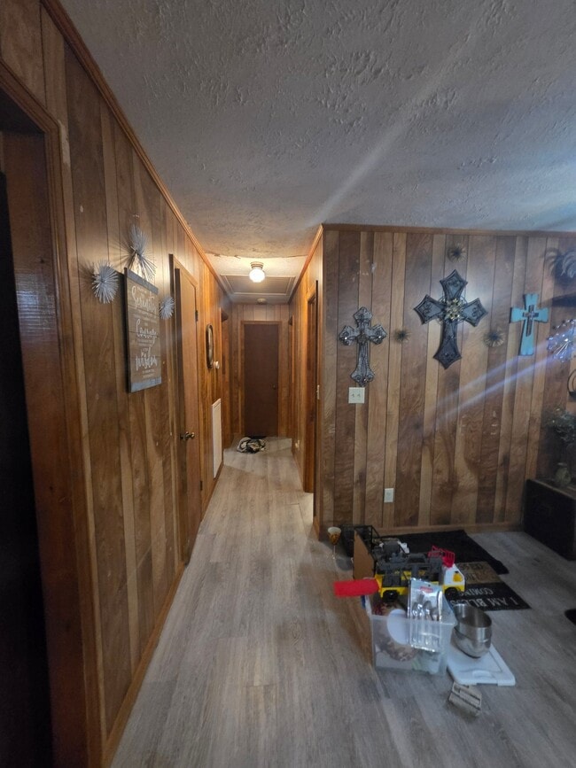 Building Photo - 127 Mona Ln
