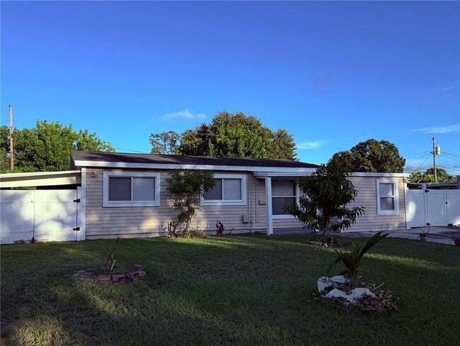 Foto del edificio - 7115 Orpine Dr N