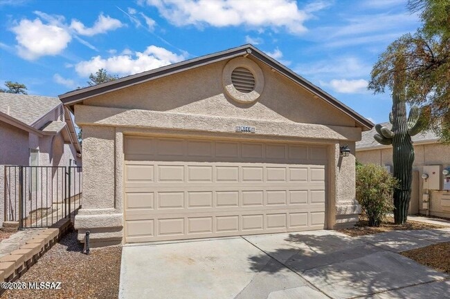 Building Photo - 8142 N Millwheel Pl