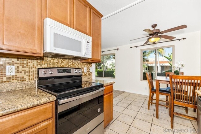 Building Photo - 1240 N Broadway