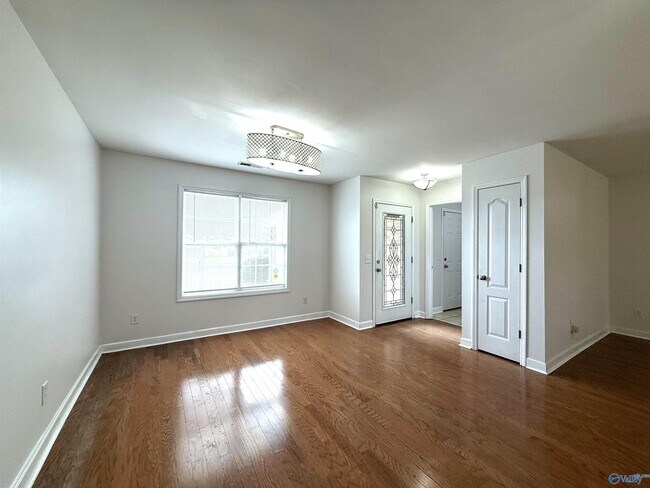 Foto del edificio - 322 Eagle Ridge Dr