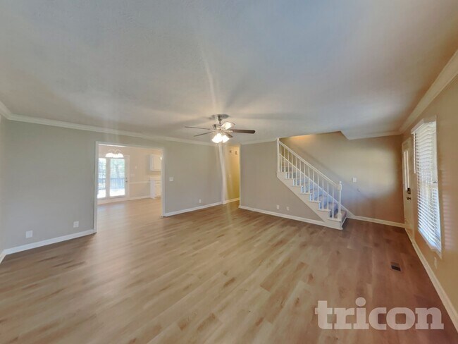 Foto del edificio - 1918 Cross Creek Dr