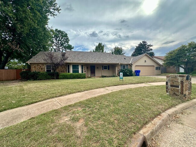 Foto del edificio - Immaculate major remodeled executive home in West Norman