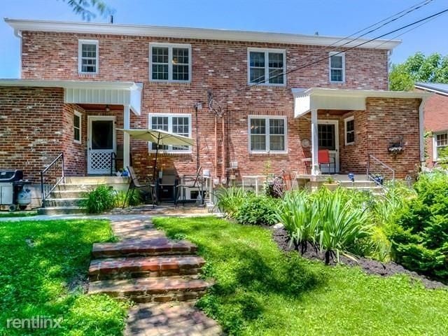Building Photo - 3 br, 1.5 bath Duplex - 313 Hermitage Dr