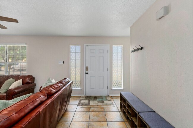 Building Photo - 3 Bedroom/2.5 Bath Northwest Park Subdivision