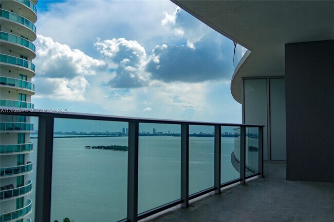 Foto del edificio - 488 NE 18th St