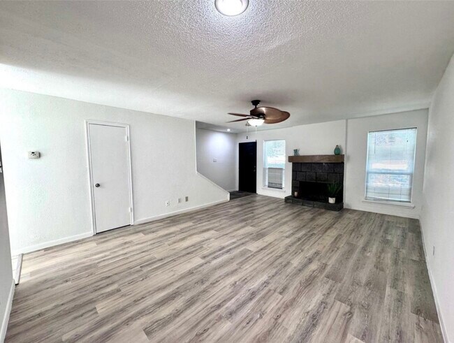 Foto del edificio - 9901 Sharpcrest St