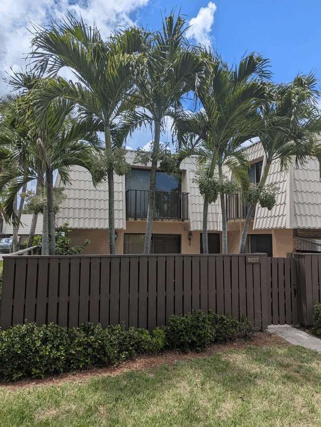 Front - 6823 68th Way