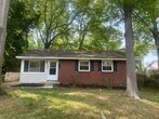 Foto principal - Quaint three bedroom, two bath all electri...