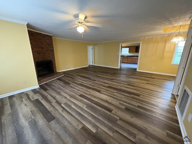 Building Photo - 1301 Tucker Rd