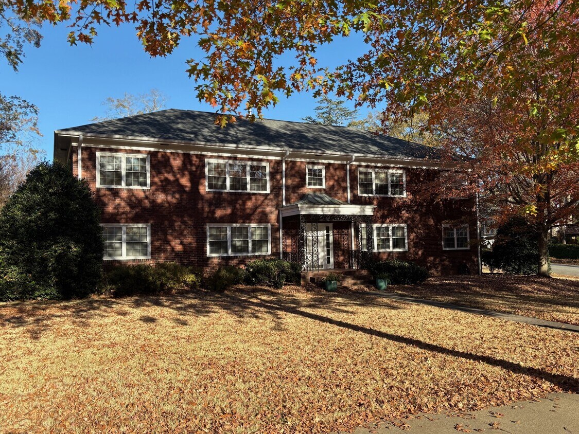 Foto principal - 361 Mills Ave