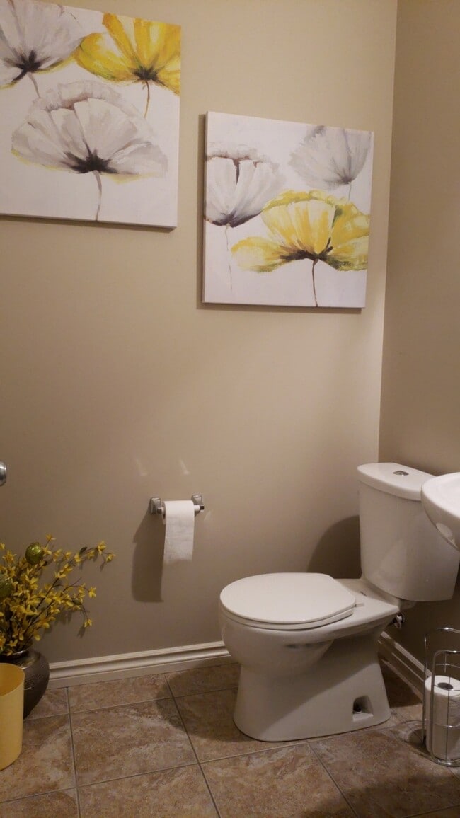 Building Photo - 3 Bed 2.5 Bath Unit in Fort Mcmurray, AB