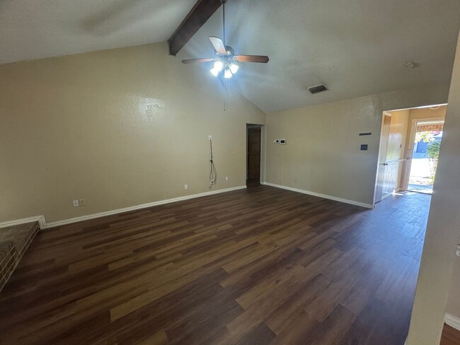 Foto del edificio - 3bdrm, 2 bath, Move In Ready! Keller ISD!