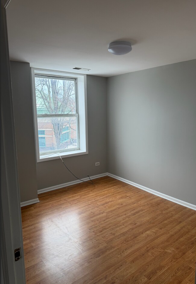 Foto del edificio - 1937 W 35th St