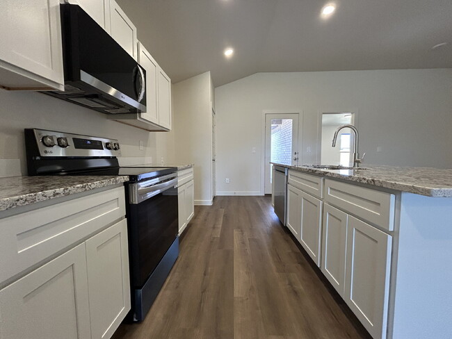 Building Photo - Brand New Burgamy Park Gem, Zoned for Memorial High School!