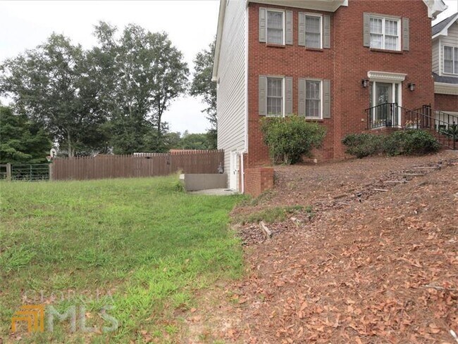 Building Photo - 2945 Riverbend Dr