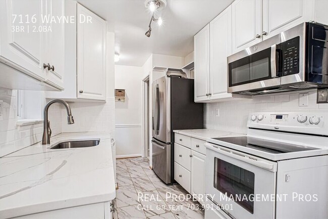 Building Photo - 7116 Wayne Dr