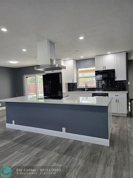 Building Photo - 5370 NW 29th Ct