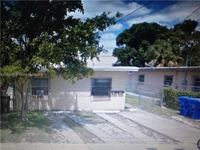 Foto principal - 3 bedroom in Miami FL 33150