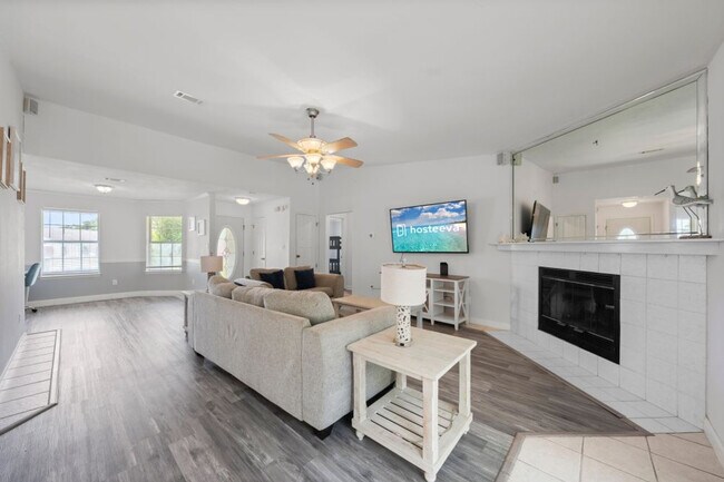 Foto del edificio - 406 Shorewood Cir