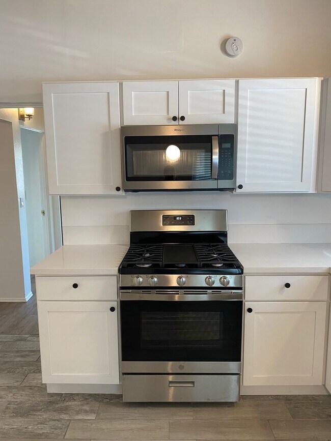 Foto del edificio - 2 Bedroom/1 Bathroom - Isla Vista