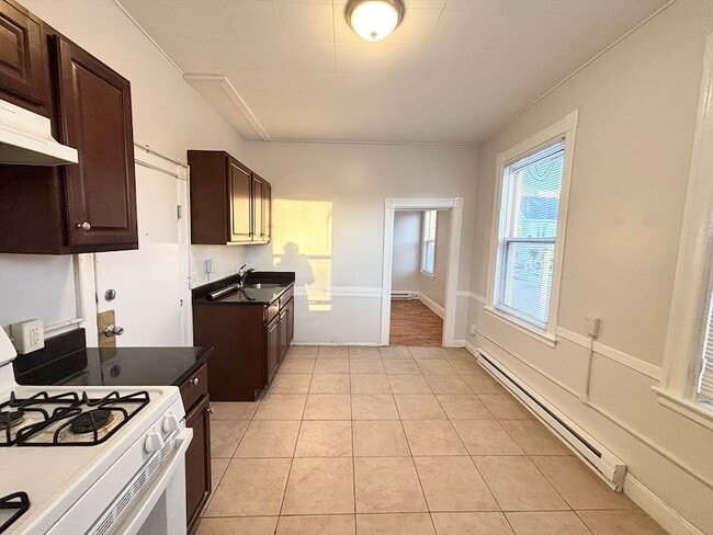 Building Photo - 92 Main St