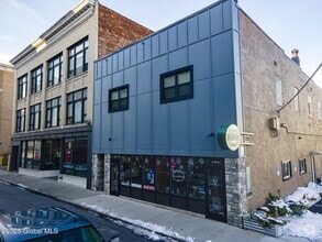 Building Photo - 140 Clinton St