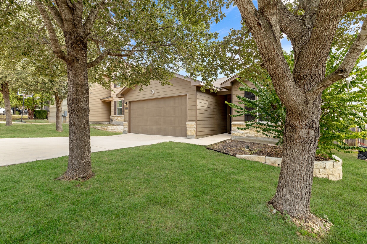 Foto principal - 2122 York Bend