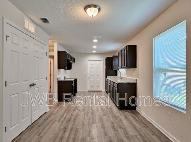 Photo - 2327 Janette St House