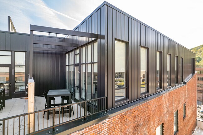 2BR,1BA-1,183SF - The Franklin on Penn