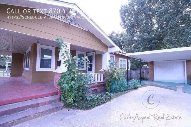 Building Photo - Spacious 2 bed / 1 bath house - 1 car gara...