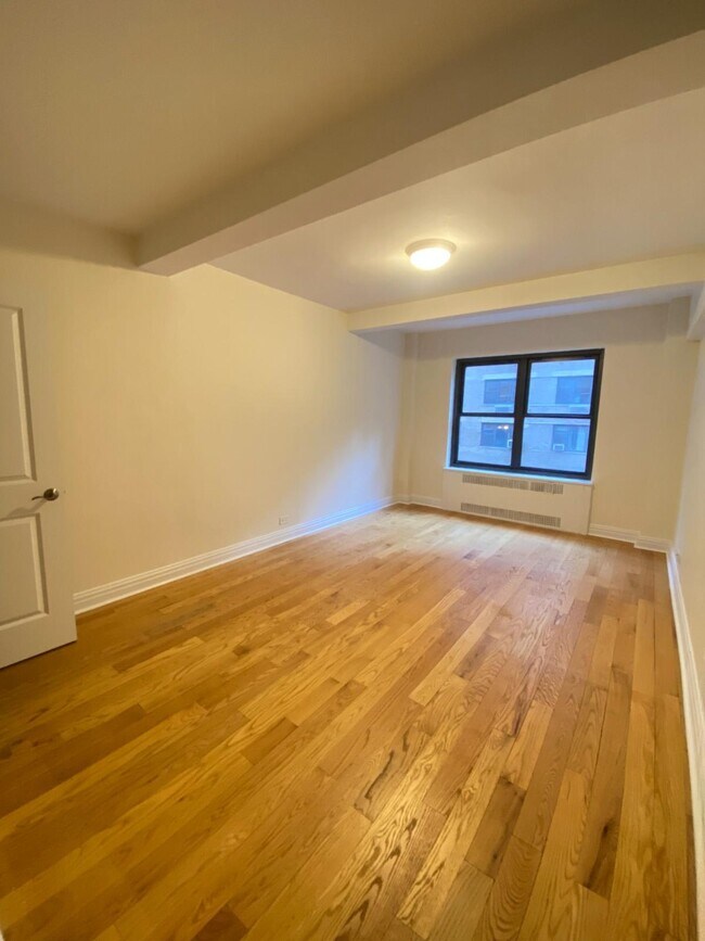 Building Photo - 141 E 56th St