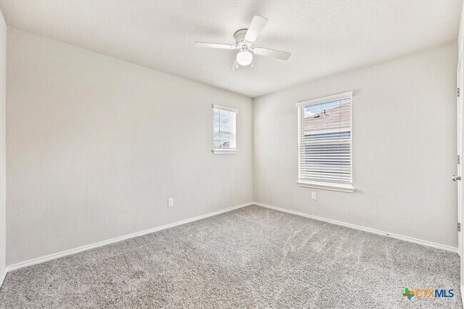 Building Photo - 2521 Ayers Dr