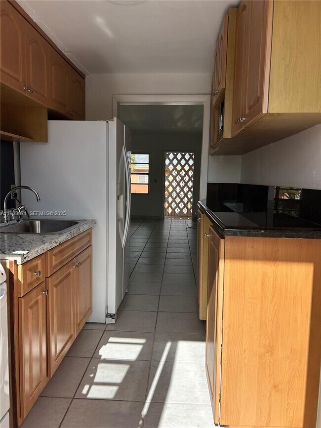 Foto del edificio - 3400 SW 9th Terrace