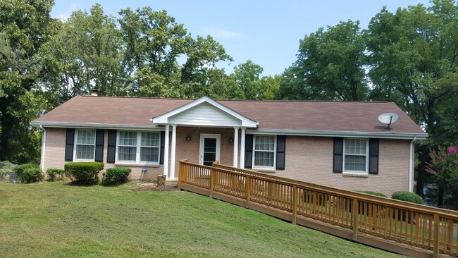 Building Photo - 2614 Edge O Lake Dr