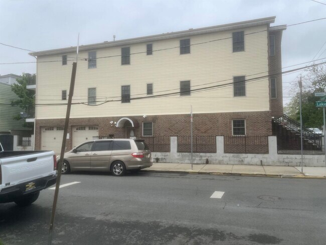 Foto del edificio - 1 Montrose Ave