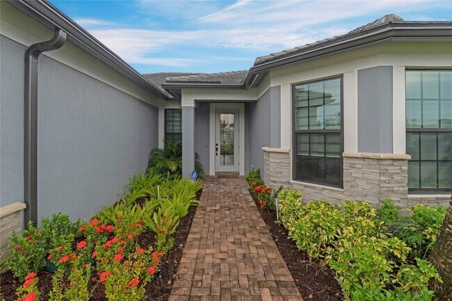Building Photo - 4566 Silverwood Ln N