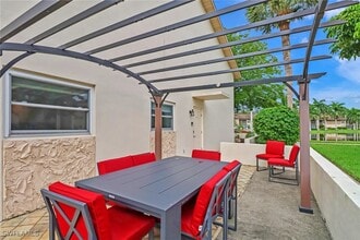 Building Photo - 185 Cypress Way E