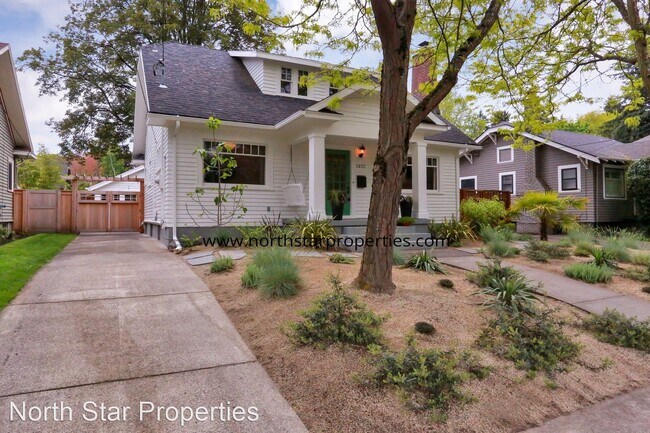 Building Photo - 3 br, 1 bath House - 2632 NE 33rd Ave