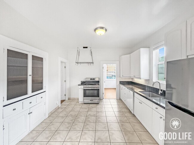 Foto del edificio - Beautiful 2B 1BA Unit in Hillcrest w/ AC and Private Yard!