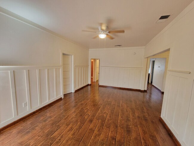 Foto del edificio - 872 W Orange Ave