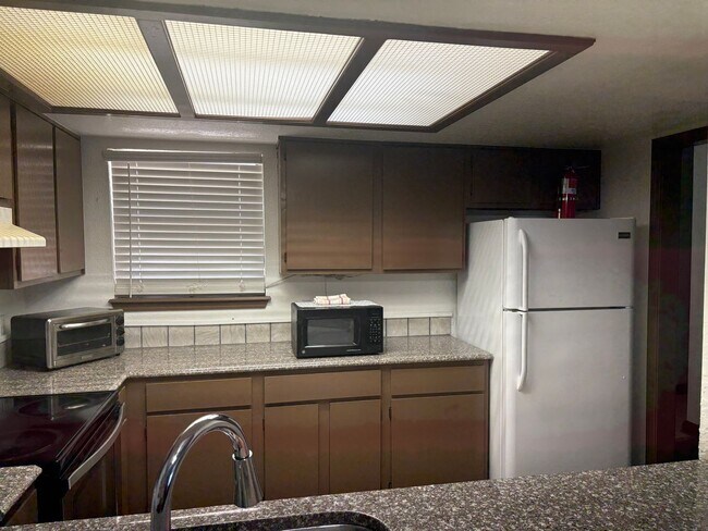 Foto del edificio - Modern Comfort in NE OKC – 3 Bed, 2.5 Bath...