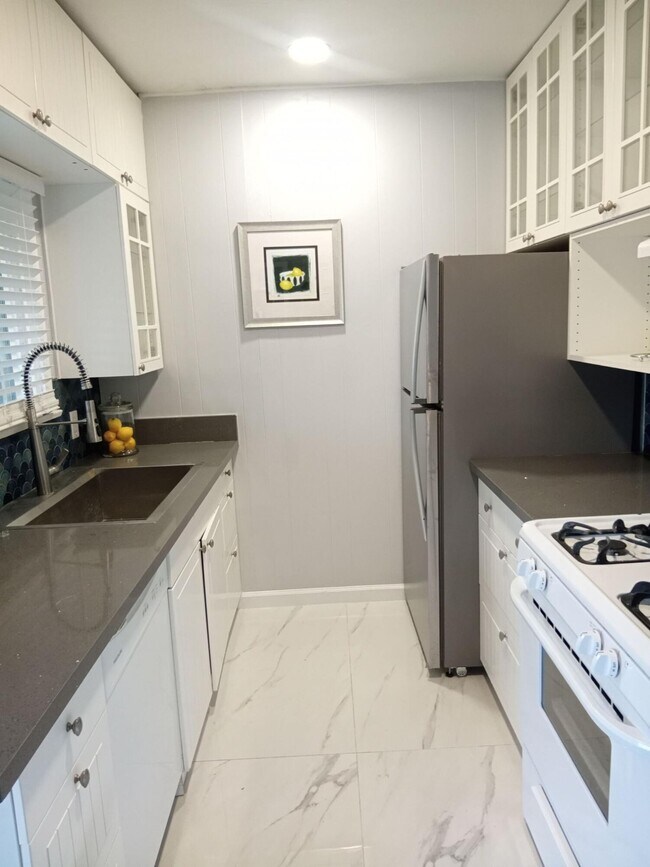 Building Photo - 315 E Stevens Rd