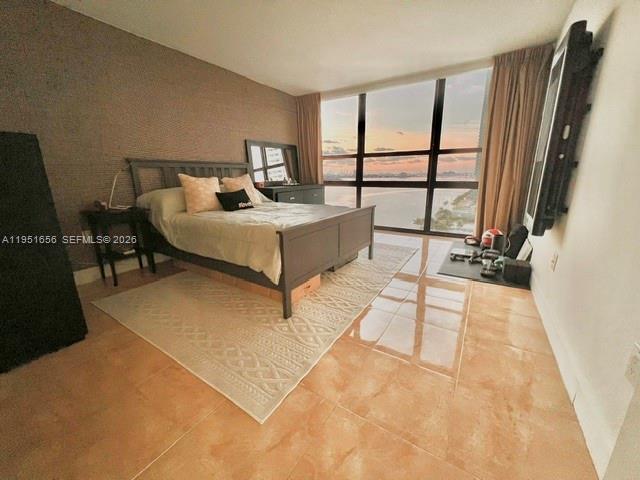 Foto del edificio - 600 NE 36th St