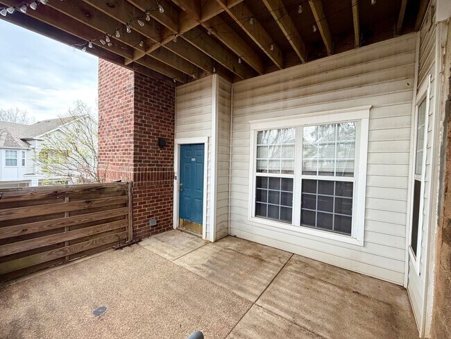 Building Photo - 810 Beverley Dr