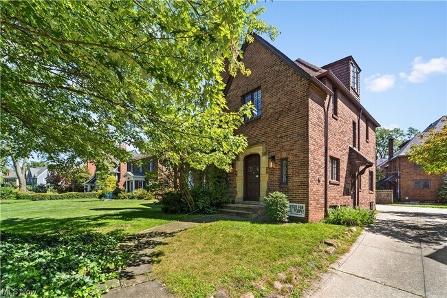 Building Photo - 3361 Dorchester Rd