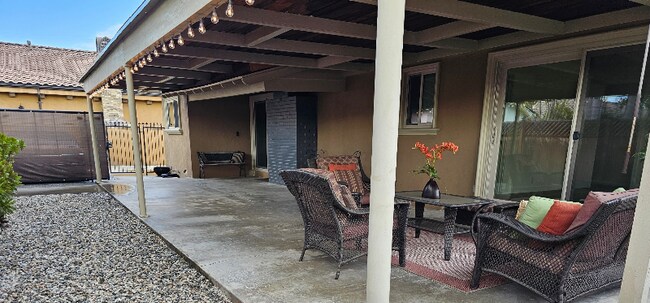 Foto del edificio - 9901 Downey Ave